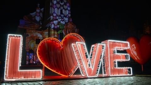 Tak do 15 lutego ma prezentować się Toruń po zmroku. / Fot. FB LOT Metropolia Toruńska