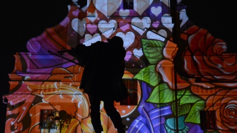 Tak do 15 lutego ma prezentować się Toruń po zmroku. / Fot. FB LOT Metropolia Toruńska