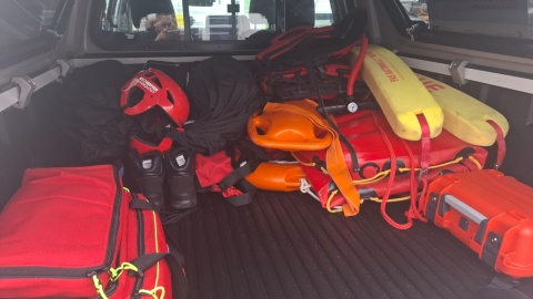 Wyposażenie nowego samochodu toruńskich WOPR-owców/fot. Robert Duliński