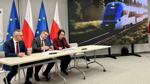 Umowę o dofinansowanie podpisano w piątek (13.02.) w siedzibie Narodowego Funduszu Ochrony Środowiska i Gospodarki Wodnej w Warszawie. Fot. Materiały Pesa SA.