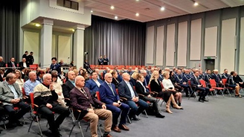 Podczas uroczystości zasłużeni pracownicy odebrali odznaczenia i gratulacje. / Fot. Dorota Witt