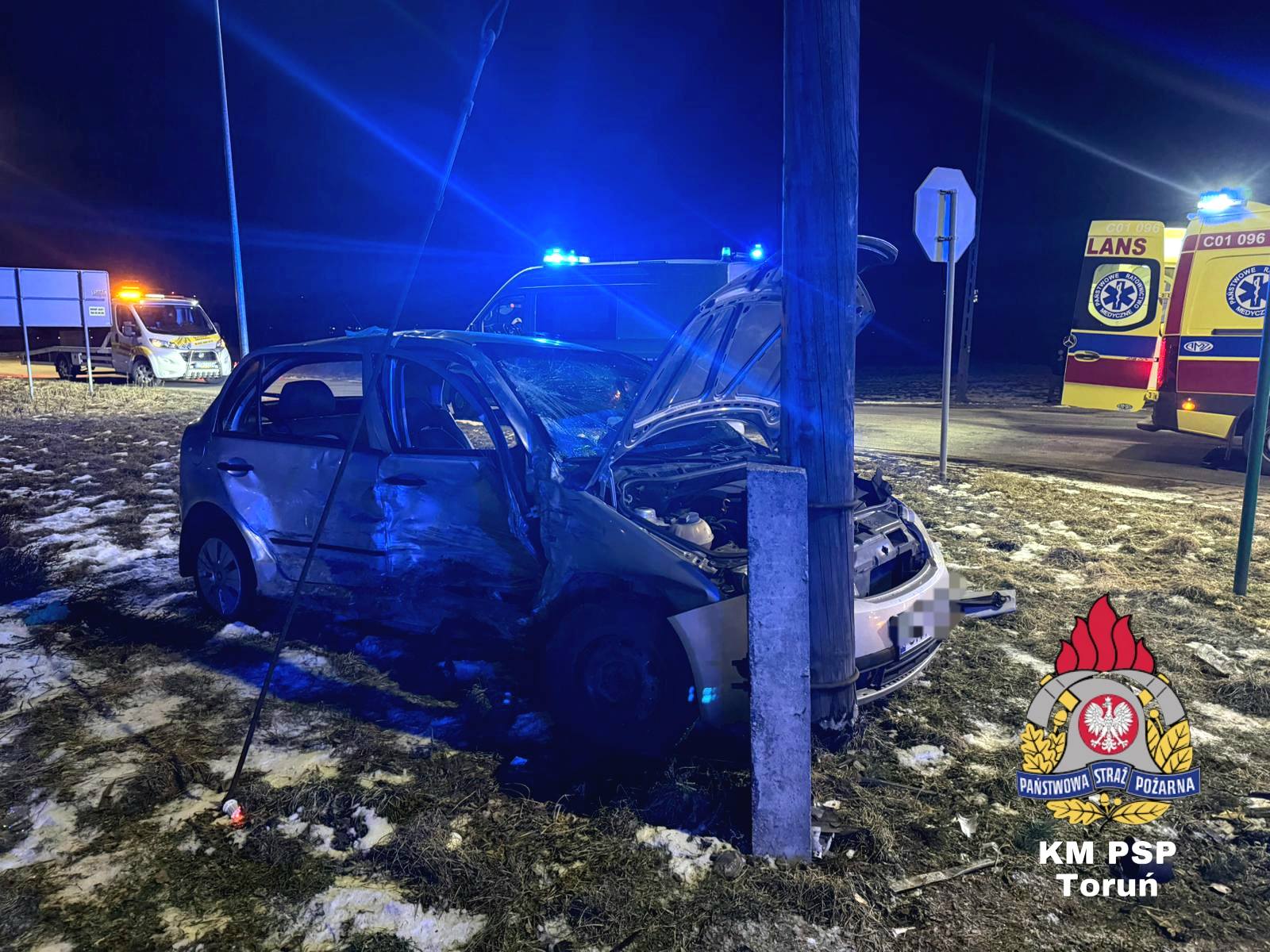 Policjantka została poważnie ranna w wypadku niedaleko Torunia. Wracała do domu po szkoleniu