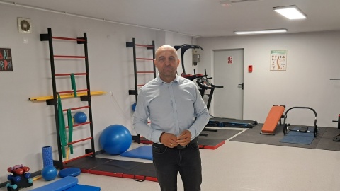 - W tym miejscu odbywały się bezpłatne zajęcia dla niepełnosprawnych Ukraińców - mówi Krzysztof Szperkowski/fot. Magdalena Gill