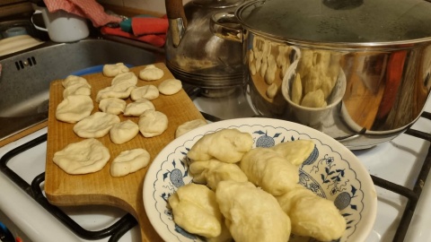 Agnieszka Molik-Matyga z Bydgoszczy poznała Natalię, gdy cztery lata temu przyjechała do Bydgoszczy z siostrą, mamą i trójką dzieci. Uciekali przed wojną. Do dziś tworzą 12-osobową, polsko-ukraińską rodzinę, choć Natalia z bliskimi wróciła do ojczyzny/Fot. Agnieszka-Molik-Matyga