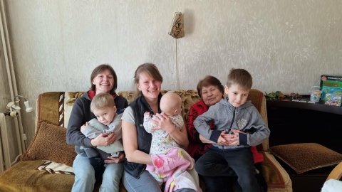 Agnieszka Molik-Matyga z Bydgoszczy poznała Natalię, gdy cztery lata temu przyjechała do Bydgoszczy z siostrą, mamą i trójką dzieci. Uciekali przed wojną. Do dziś tworzą 12-osobową, polsko-ukraińską rodzinę, choć Natalia z bliskimi wróciła do ojczyzny/Fot. Agnieszka-Molik-Matyga