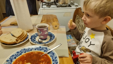 Agnieszka Molik-Matyga z Bydgoszczy poznała Natalię, gdy cztery lata temu przyjechała do Bydgoszczy z siostrą, mamą i trójką dzieci. Uciekali przed wojną. Do dziś tworzą 12-osobową, polsko-ukraińską rodzinę, choć Natalia z bliskimi wróciła do ojczyzny/Fot. Agnieszka-Molik-Matyga