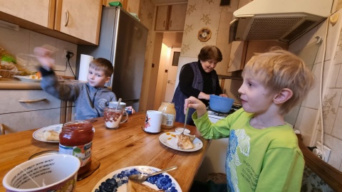 Agnieszka Molik-Matyga z Bydgoszczy poznała Natalię, gdy cztery lata temu przyjechała do Bydgoszczy z siostrą, mamą i trójką dzieci. Uciekali przed wojną. Do dziś tworzą 12-osobową, polsko-ukraińską rodzinę, choć Natalia z bliskimi wróciła do ojczyzny/Fot. Agnieszka-Molik-Matyga