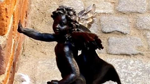 Kolejne anioły zdobią toruńską Starówkę/ Fot. Michał Zaręba