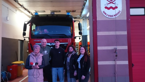 Reporterka PR PiK Monika Siwak (z lewej) wraz z Alanem (w środku) i jego rodziną/fot. Monika Siwak