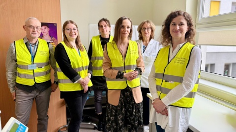 Ważenie plecaków odbyło się w w bydgoskiej SP przy ulicy Karłowicza. / Fot. Izabela Langner