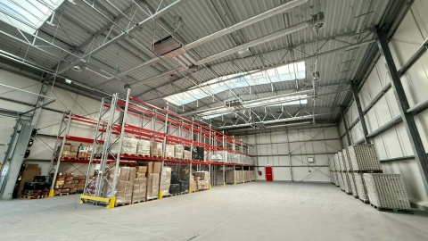 W nowoczesnej hali będzie przechowywana żywność, która trafia do potrzebujących/ Fot. Izabela Langner