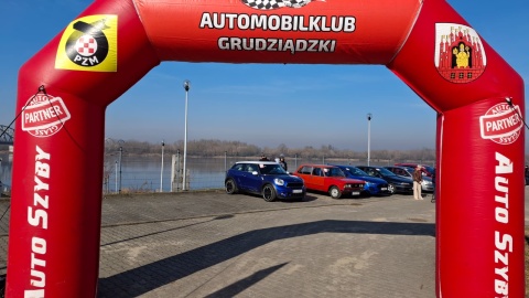 Turystyczny Rajd Samochodowy z okazji Dnia Kobiet w Grudziądzu/fot. Marcin Doliński