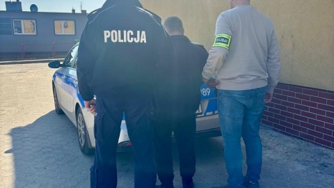 Interwencja policji w nielegalnej hodowli psów w gminie Kcynia/fot. Policja