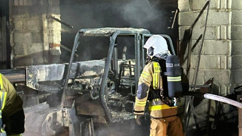 Spłonął budynek gospodarczy w miejscowości Padniewo niedaleko Mogilna/ Fot. JRG Mogilno, OSP Gębice