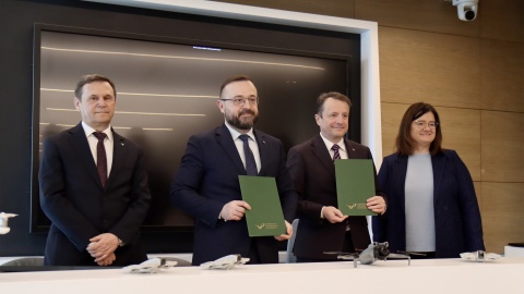 Uniwersytet Przyrodniczy w Poznaniu oraz Wojskowe Zakłady Lotnicze nr 2 nawiązały współpracę w obszarze technologii bezzałogowych. / Fot. FB Uniwerystet Przyrodniczy w Poznaniu