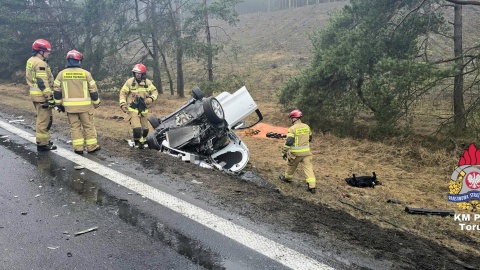 Zderzenie osobówki z ciężarówką na DK15 w miejscowości Chorągiewki (pow. toruński)/fot. Facebook/KM PSP Toruń