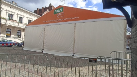 Budowa strefy kibica na Rynku Nowomiejskim w Toruniu/fot. Monika Kaczyńska