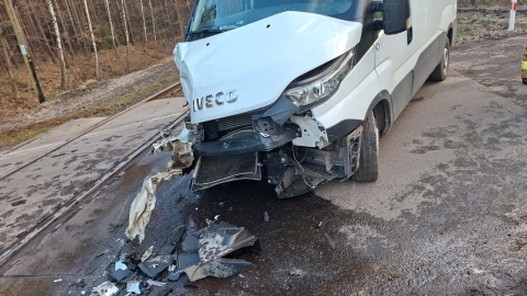 Nikt nie odniósł obrażeń. Kierowca wyszedł z pojazdu o własnych siłach/fot. KM PSP Tuchola