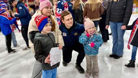 Hokeiści KH Energii Toruń po raz ostatni w tym sezonie spotkali się ze swoimi kibicami na lodowisku Tor-Tor/fot. Izabela Langner
