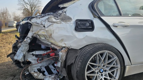 Zderzenie samochodu z pociągiem w Karnkowie w powiecie lipnowskim/fot. KPP Lipno