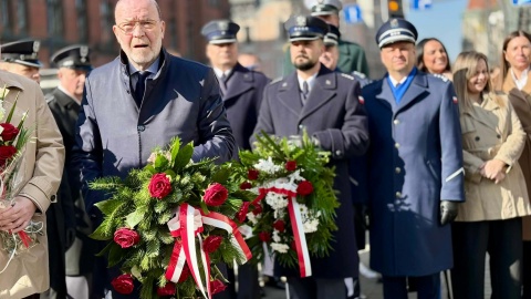 Wydarzenia sprzed 45 lat upamiętniono dzisiaj pod Urzędem Wojewódzkim w Bydgoszczy/Fot. Izabela Langner