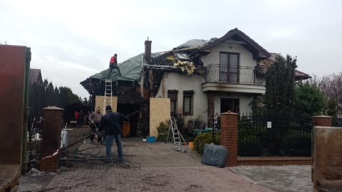 Dom małżeństwa emerytów z Torunia został zniszczony przez pożar/fot. Michał Zaręba