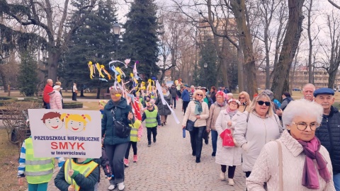 W Inowrocławiu prawdziwe tłumy żegnały dziś zimę i witały wiosnę przy akompaniamencie orkiestry Inowrocławskiej Kopalni Soli/Fot. Marcin Glapiak