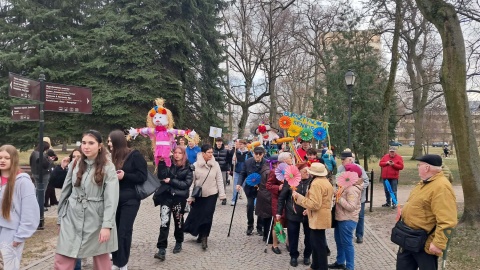 W Inowrocławiu prawdziwe tłumy żegnały dziś zimę i witały wiosnę przy akompaniamencie orkiestry Inowrocławskiej Kopalni Soli/Fot. Marcin Glapiak