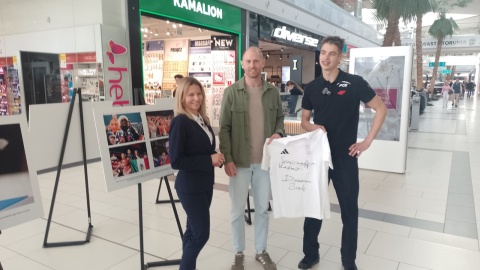 Damian Żurek (w środku) i Władimir Semirunnij/fot. Michał Zaręba