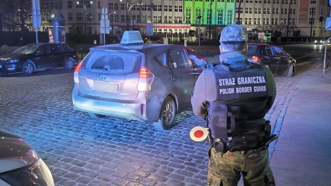 38 decyzji zobowiązujących do powrotu - to efekt wspólnych działań Nadwiślańskiego Oddziału Straży Granicznej z Policją na terenie trzech województw - mazowieckiego, łódzkiego i kujawsko-pomorskiego/fot. NOSG