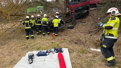 Śmiertelny wypadek na DK 10 w Przyłubiu/fot. KM PSP Bydgoszcz