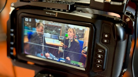 Ekipa filmowa realizuje w studiach Polskiego Radia PiK film pod tytułem „Po drugiej stronie mikrofonu-dziennikarstwo radiowe"/fot. Izabela Langner