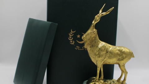 Pamiątki ze swoich zagranicznych wizyt przekazał do muzealnych zbiorów minister spraw zagranicznych Radosław Sikorski/fot. UKW