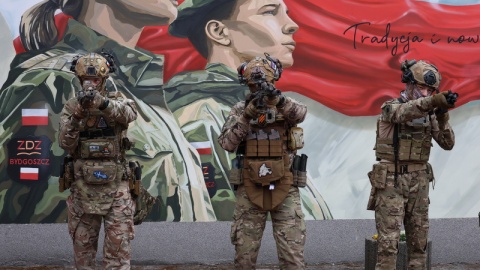 Pokazy musztry, taktyki, logistyczna gra terenowa, zwiedzanie pracowni, rozmowy z przedstawicielami służb i pyszna wojskowa grochówka. Tak wyglądały „drzwi otwarte" w Szkole Technicznej imienia Pierwszej Pomorskiej Brygady Logistycznej i XXII LO BZDZ/fot. nadesłane