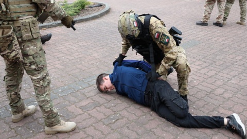 Pokazy musztry, taktyki, logistyczna gra terenowa, zwiedzanie pracowni, rozmowy z przedstawicielami służb i pyszna wojskowa grochówka. Tak wyglądały „drzwi otwarte" w Szkole Technicznej imienia Pierwszej Pomorskiej Brygady Logistycznej i XXII LO BZDZ/fot. nadesłane