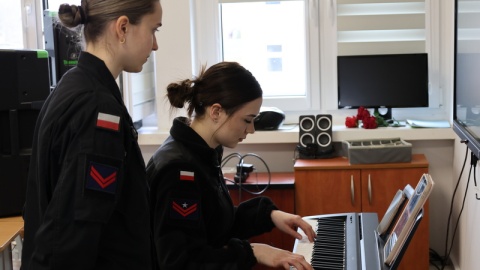 Pokazy musztry, taktyki, logistyczna gra terenowa, zwiedzanie pracowni, rozmowy z przedstawicielami służb i pyszna wojskowa grochówka. Tak wyglądały „drzwi otwarte" w Szkole Technicznej imienia Pierwszej Pomorskiej Brygady Logistycznej i XXII LO BZDZ/fot. nadesłane