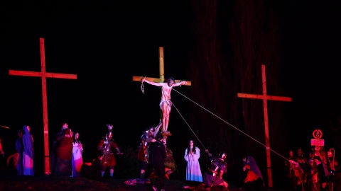 Misterium Męki Pańskiej przy inowrocławskiej tężni. / Fot. FB Powiat Inowrocławski