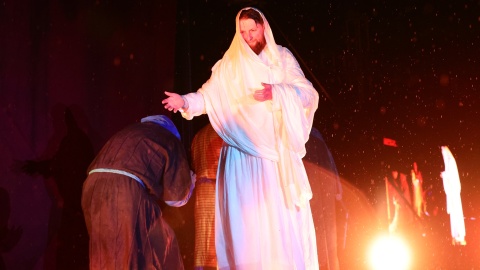 Misterium Męki Pańskiej przy inowrocławskiej tężni. / Fot. FB Powiat Inowrocławski