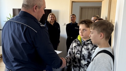Dwunastolatkowie odnaleźli zagubioną gotówkę i pojawili się w komisariacie, by ją zwrócić/Fot. policja
