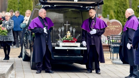 Dziś odbył się pogrzeb Janusza Ratajczaka. Ceniony tenor zginął tydzień temu w wypadku na DK 10 w Przyłubiu/Fot. PR PiK