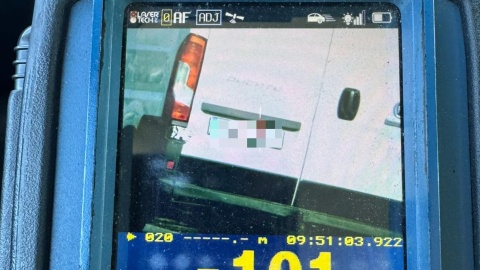 O ponad 50 km/h więcej, niż dopuszczają przepisy – taką prędkość na liczniku miało trzech kierowców zatrzymanych przez policjantów z grupy SPEED, którzy kontrolowali ruch na drodze wojewódzkiej nr 534/fot. Policja