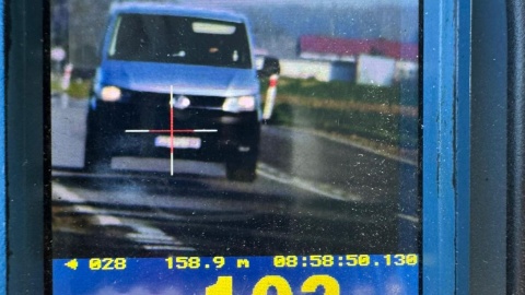 O ponad 50 km/h więcej, niż dopuszczają przepisy – taką prędkość na liczniku miało trzech kierowców zatrzymanych przez policjantów z grupy SPEED, którzy kontrolowali ruch na drodze wojewódzkiej nr 534/fot. Policja