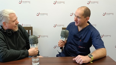 Od lewej: redaktor Michał Słobodzian i prof. Zygmunt Siedlecki/fot. Marta Laska, rzeczniczka szpitala Jurasza