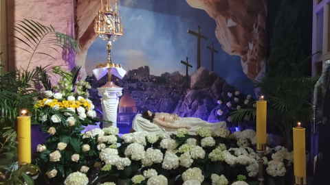 Msza Święta Rezurekcyjna w kościele parafialnym pw. Św. Wniebowzięcia Najświętszej Maryi Panny w Radziejowie/fot. Dawid Cysewski