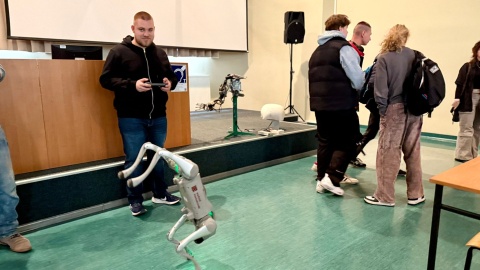 Nauka poprzez działanie - tak wygląda Dzień Młodego Inżyniera na Wydziale Informatyki i Mechatroniki bydgoskiego UKW/Fot. Izabela Langner