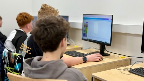 Nauka poprzez działanie - tak wygląda Dzień Młodego Inżyniera na Wydziale Informatyki i Mechatroniki bydgoskiego UKW/Fot. Izabela Langner