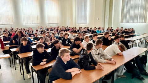 Nauka poprzez działanie - tak wygląda Dzień Młodego Inżyniera na Wydziale Informatyki i Mechatroniki bydgoskiego UKW/Fot. Izabela Langner