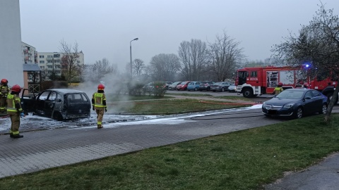 Pożar samochodu w bydgoskim Fordonie. / Fot. Artur Nowak