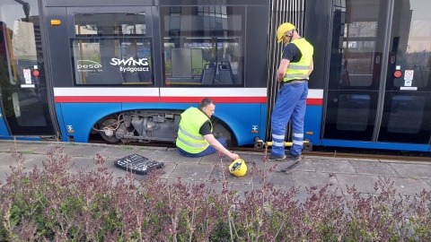 Wykolejenie tramwaju linii nr 3/fot. Marcin Kupczyk