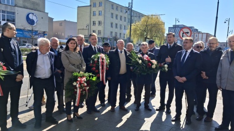 W piątek pod tablicą przy ul. Dworcowej 87 w Bydgoszczy odbyły się uroczystości upamiętniające wydarzenia z 1981 roku/fot. Agata Raczek